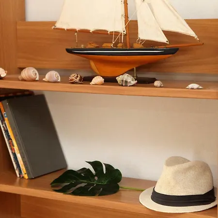 Vakantiehuis Iris 2 *